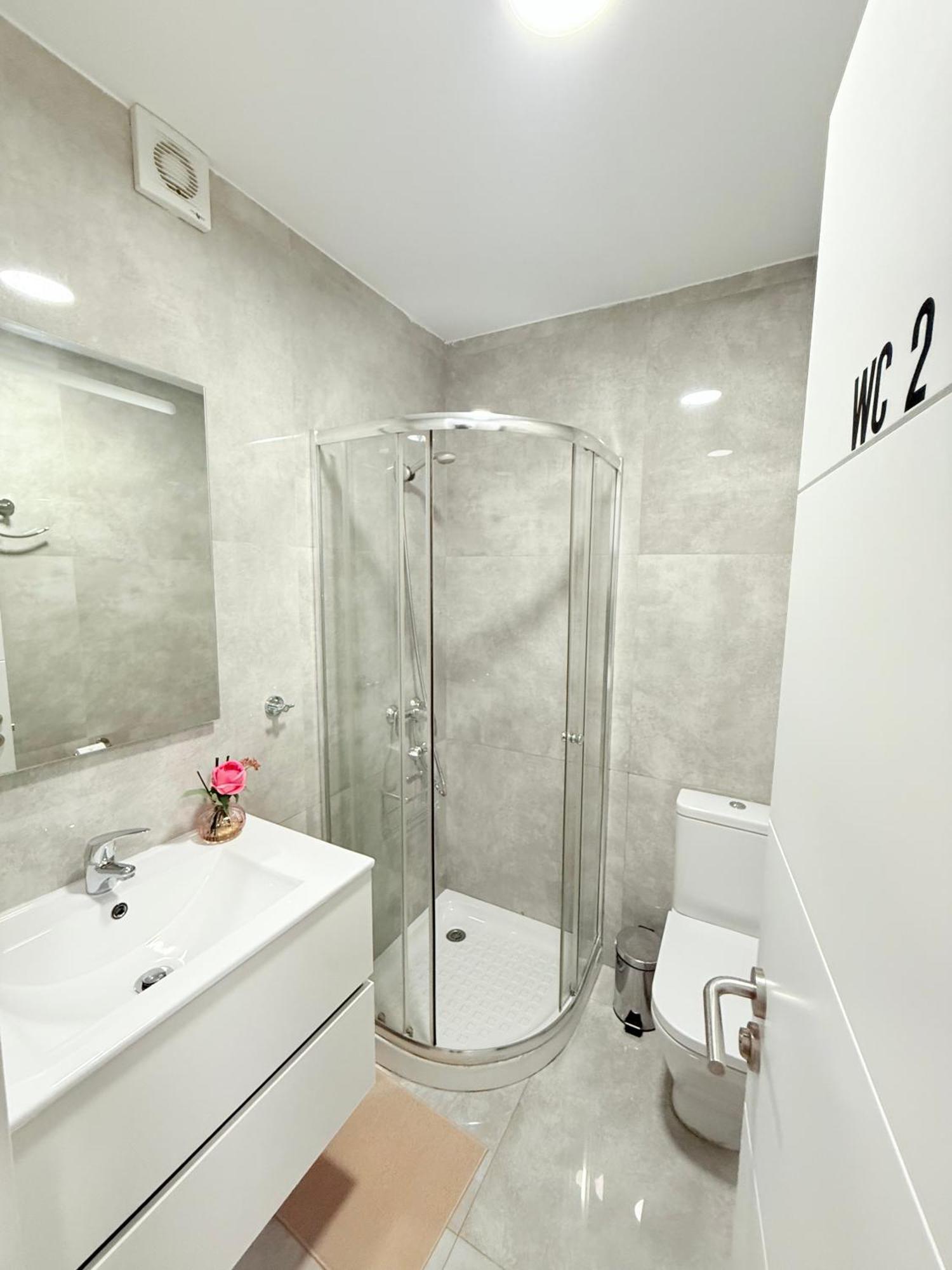 Rosa Rooms, Habitacion Con Bano Privado Pozuelo de Alarcón Exteriér fotografie