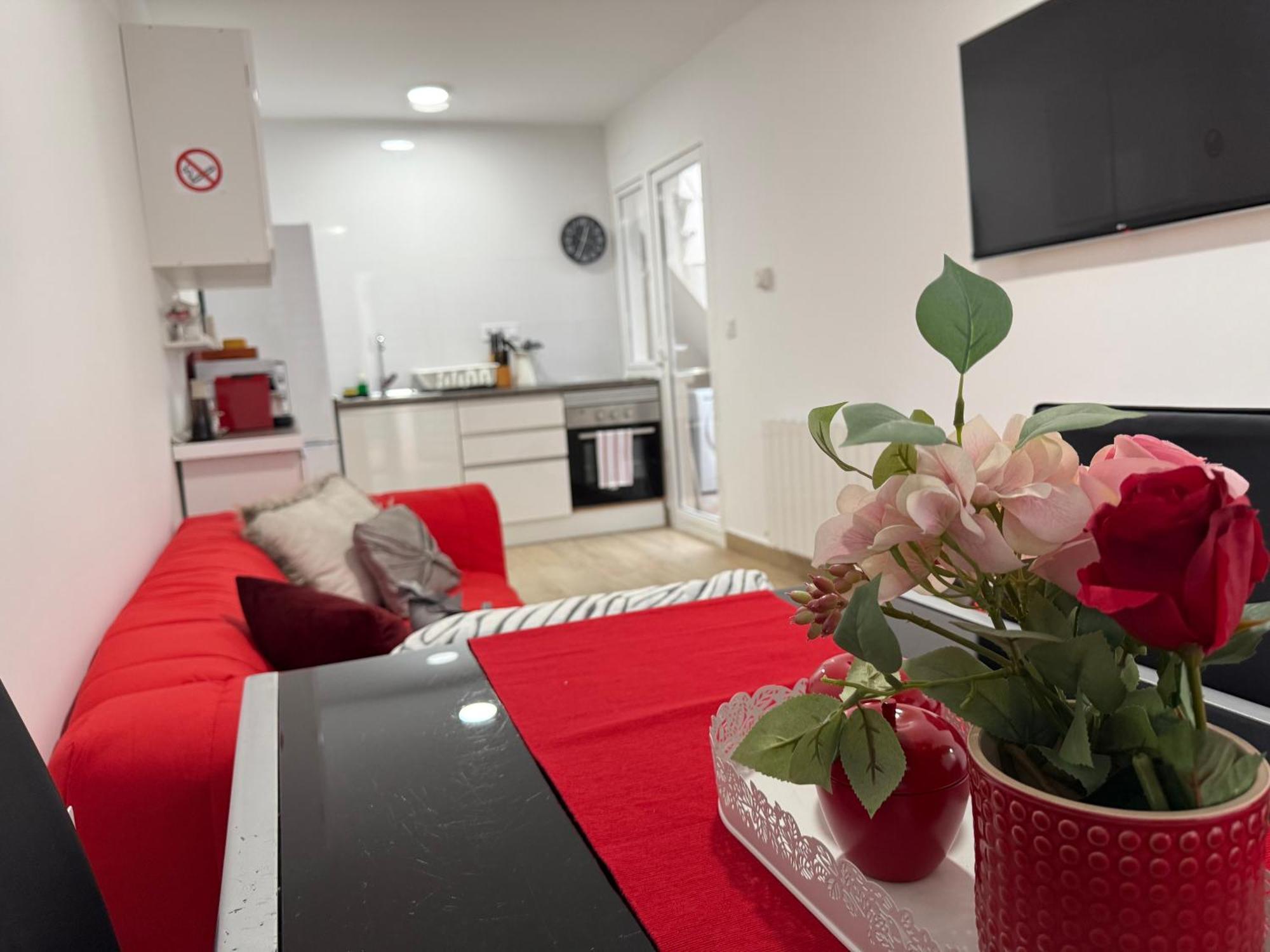 Rosa Rooms, Habitacion Con Bano Privado Pozuelo de Alarcón Exteriér fotografie